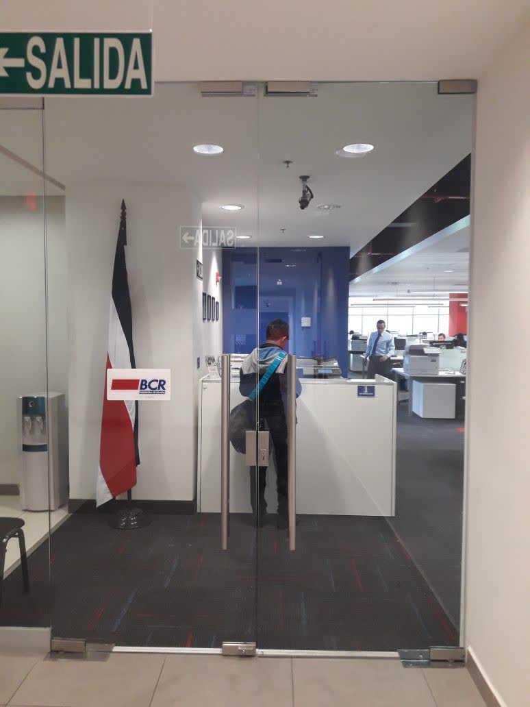 Puertas de vidrio en una oficina